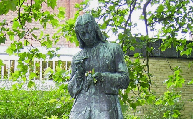 Estatua de Linneo en Lund (Suecia)