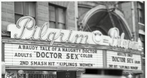 Pilgrim Theater. En cartel: "Dr. Sex" (1964). © WC