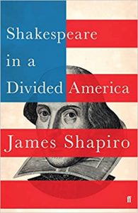 Shakespeare in a divide America. James Shapiro. Faber & Faber. 320 págs.12'8 € (papel) / 8'36 € (digital).
