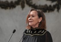 Clara Sánchez en su discurso de ingreso en la RAE. Foto: © RAE