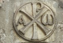 El crismón, formado por las dos primeras letras del nombre de Cristo en griego. Foto: © Istock / Moniek Spaans