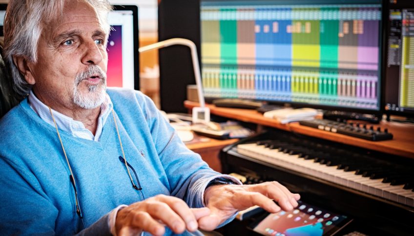 Manel Santisteban, en el estudio en el que compone sus bandas sonoras. © Federico Marín Bellón
