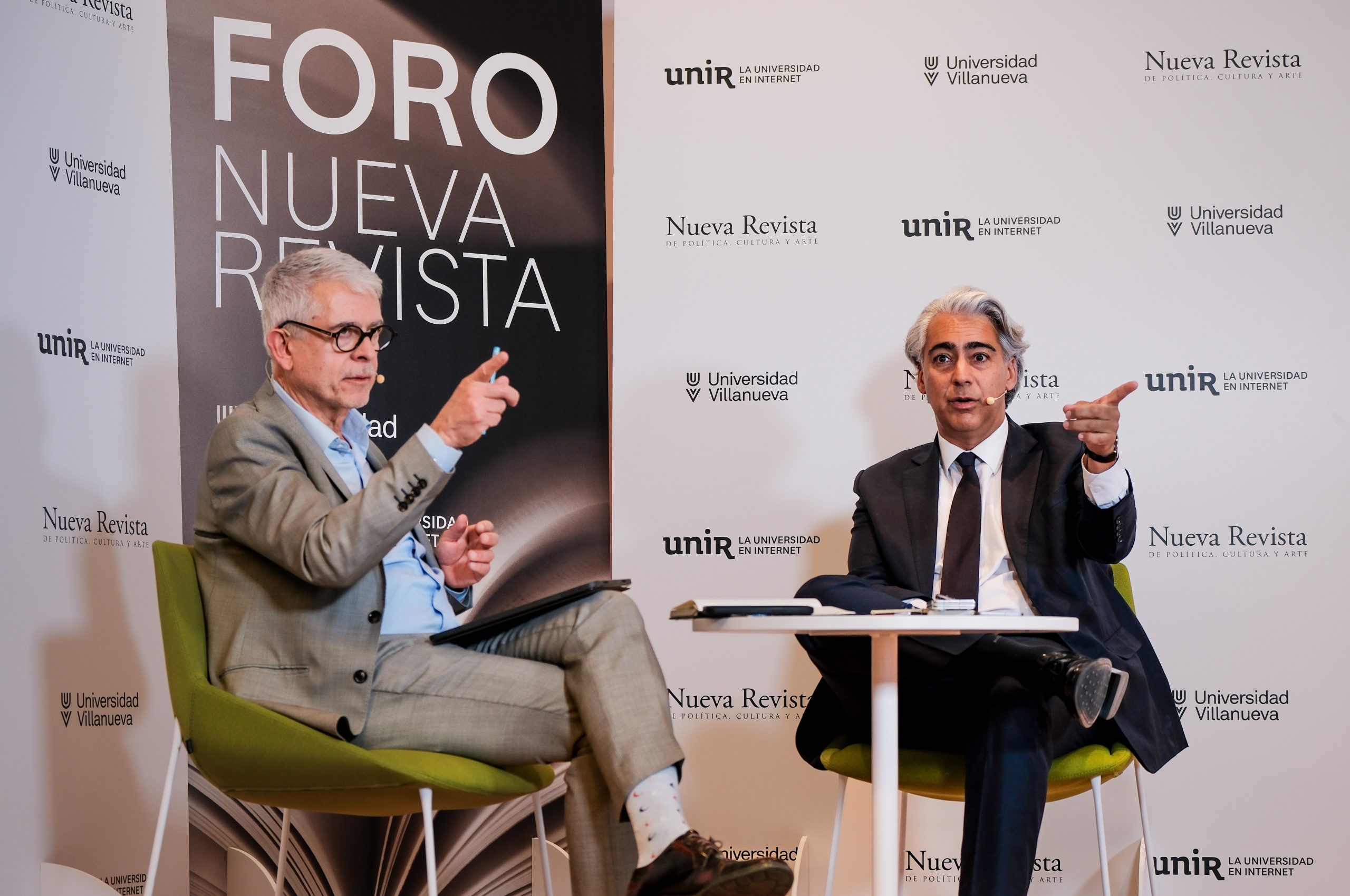 El foro con Marco Enríquez-Ominami fue conducido por Javier Moreno, exdirector de «El País». Foto: Federico Marín Bellón