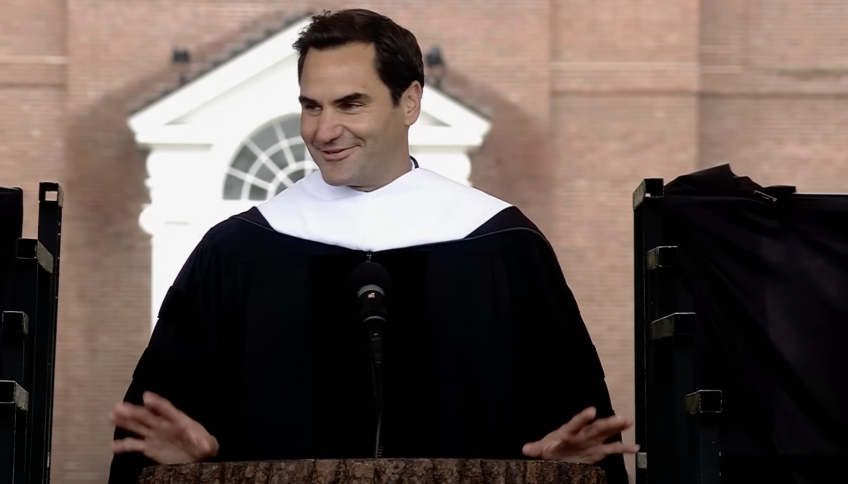 Captura de pantalla de la grabación subida a YouTube de Roger Federer durante su discurso en Dartmouth, el 9 de junio de 2024. Acompaña al artículo de Nueva Revista titulado Trabajar con inteligencia.