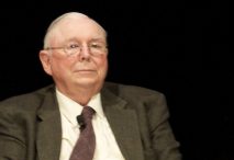 Foto: Charles T. Munger en 2010. © Nick Webb. Licencia de Creative Commons. Foto con dimensiones modificadas para adaptarla el formato de esta web. La versión original se puede consultar aquí: https://www.flickr.com/photos/nickwebb/4588662554/