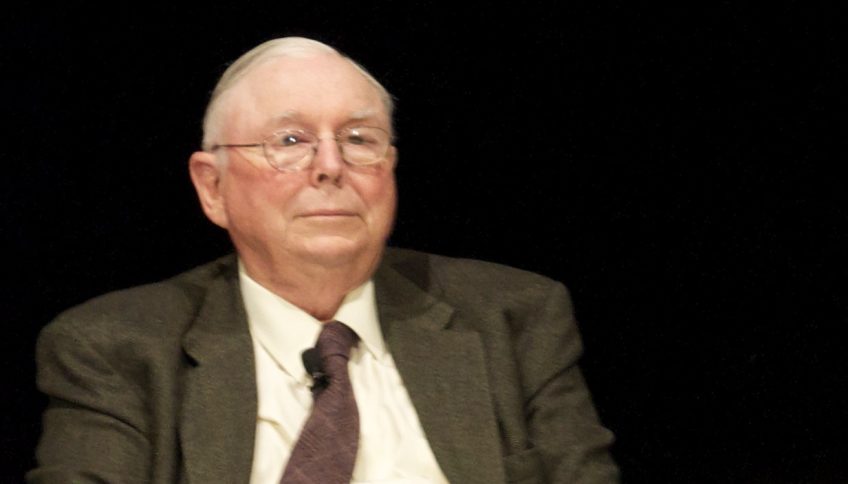 Foto: Charles T. Munger en 2010. © Nick Webb. Licencia de Creative Commons. Foto con dimensiones modificadas para adaptarla el formato de esta web. La versión original se puede consultar aquí: https://www.flickr.com/photos/nickwebb/4588662554/