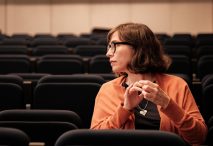 Mercedes Cebrián en los momentos anteriores a la celebración del Foro Nueva Nevista.