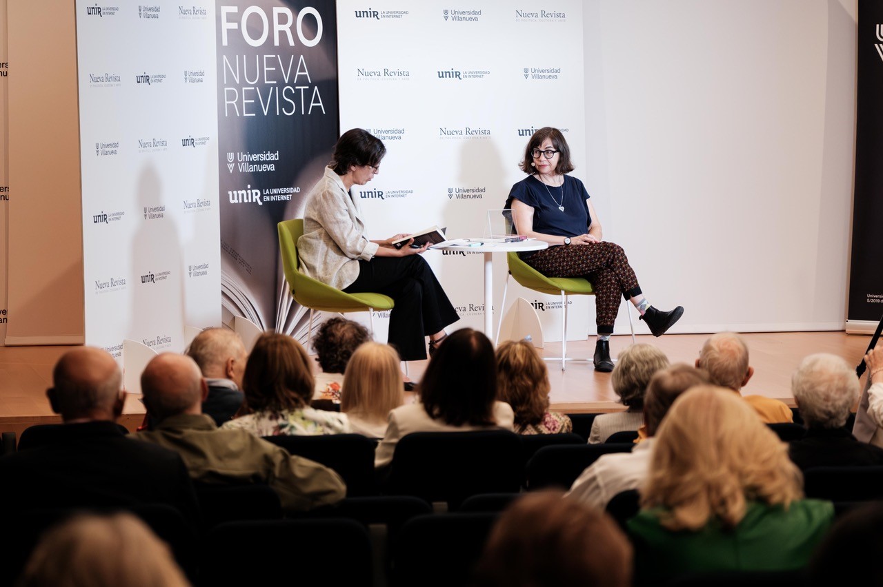 La sesión congregó a numeroso público presencial y online. Foto: