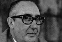 Álvaro Cunqueiro, retratado por su amigo Francisco Fernández del Riego. Foto cedida por Editorial Renacimiento.