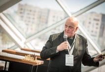 Leontxo García, en una conferencia educativa para la Federación Internacional de Ajedrez en Astaná (Kazajistán), en 2023. Foto: Anna Shtourman / FIDE