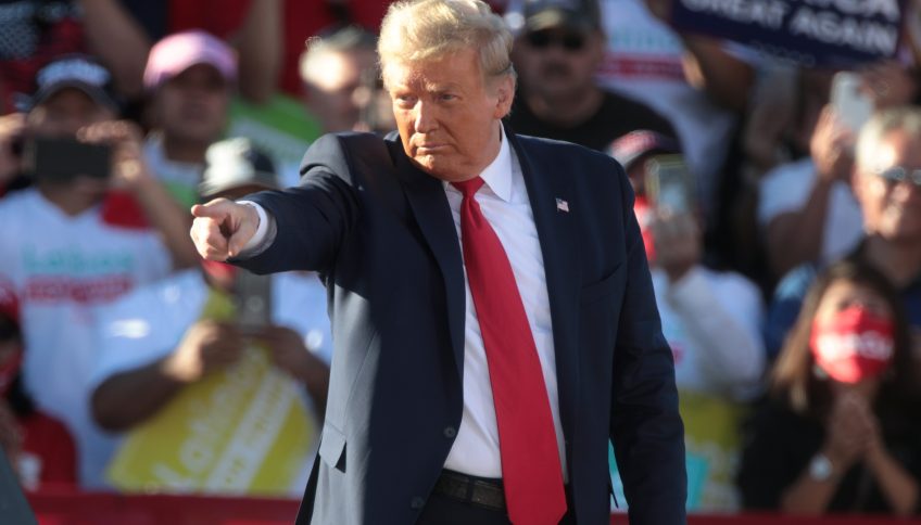 Donald Trump en un mitin de campaña en Arizona en 2020