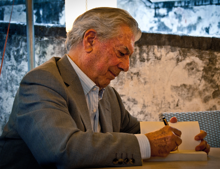 Mario Vargas Llosa también fue uno de los escritores de alquiler. Foto: Daniele Devoti de Padua, Italia, CC BY 2.0, vía Wikimedia Commons