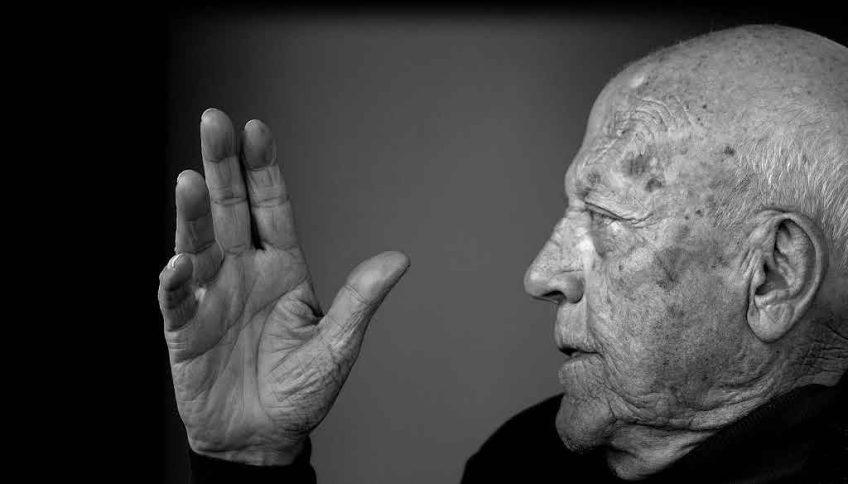 José Jiménez Lozano retratado por José Luis Rodríguez. Cortesía de www.jimenezlozano.com