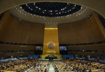 Salón de sesiones de la ONU. © UK Government. Archivo de Wikimedia Commons