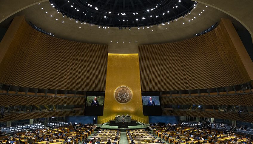 Salón de sesiones de la ONU. © UK Government. Archivo de Wikimedia Commons