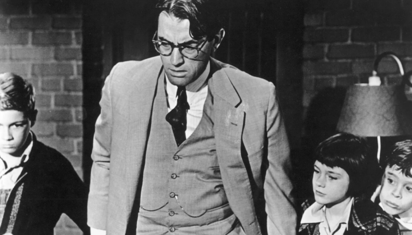 (De izq. a dcha.) Phillip Alford, Gregory Peck, Mary Badham y John Megna en Matar a un ruiseñor (1962), la película basada en el libro de Harper Lee. Foto: Cortesía de Universal International Pictures. Archivo: Encyclopædia Britannica