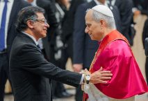 León XIV con el presidente colombiano, Gustavo Petro, en mayo de 2025