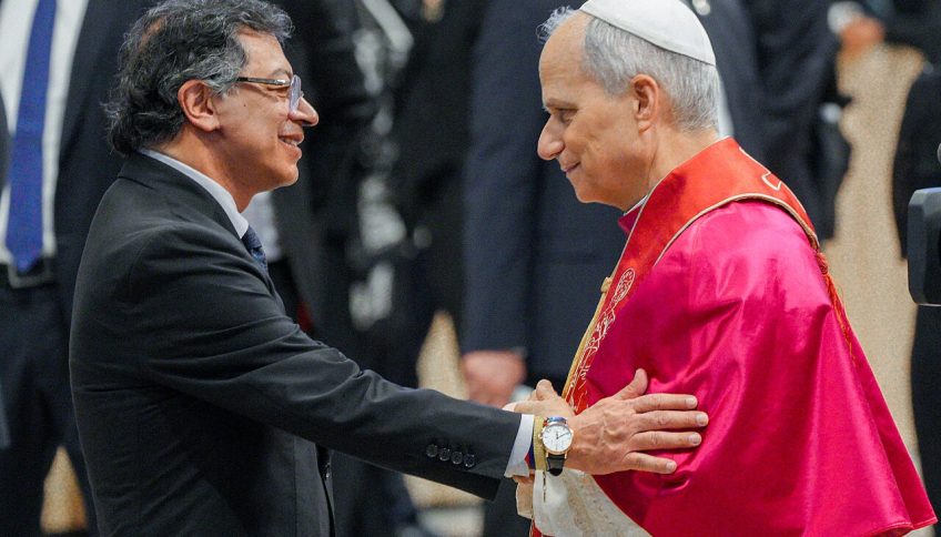 León XIV con el presidente colombiano, Gustavo Petro, en mayo de 2025