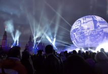 Arte con luces en la Plaza Roja de Moscú. © Vyacheslav Argenberg, CC BY 4.0, Wikimedia Commons. Control digital.