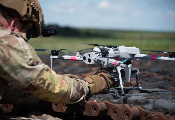 Fotografía facilitada por el Ejército de Estados Unidos, tomada por el sargento Collin Mackall en un campo militar en Alemania. Dominio público, disponible en Wikimedia Commons.