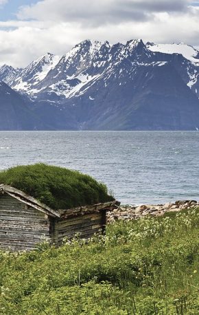 Fiordo de Lyngen (Noruega), en 2012. Foto (autor): Ximonic (Simo Räsänen). CC vía Wikimedia Commons