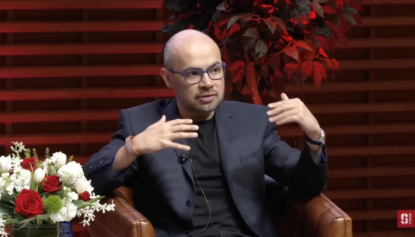 Demis Hassabis, durante su charla en Stanford, donde habló del futuro de la IA y de la singularidad