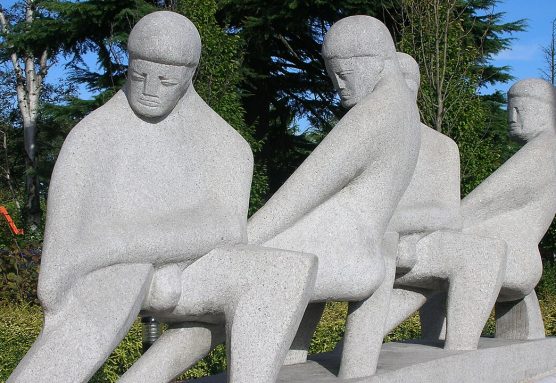 «Trabajo en equipo». Escultura de David Wynne (1958). Foto: Oosoom. Licencia CC BY-SA 3.0. Archivo de Wikimedia Commons