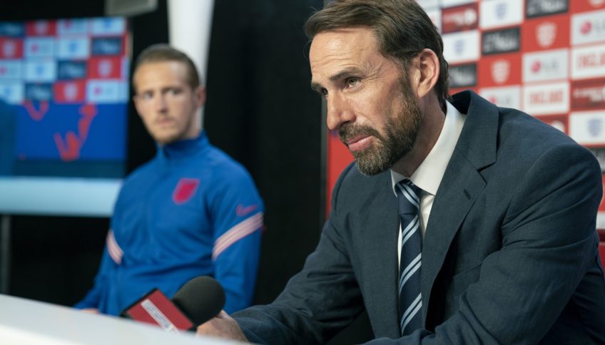 Joseph Fiennes, en la serie 'Dear England'. Foto: Movistar Plus
