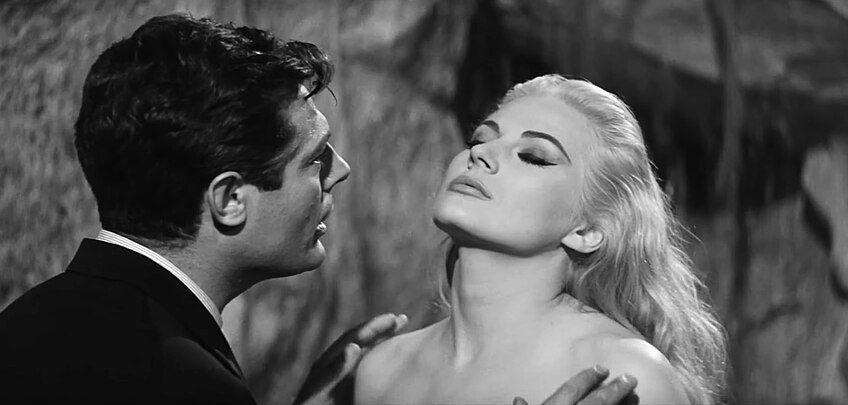 Marcello Mastroianni y Anita Edberg en 'La Dolce Vita' (Federico Fellini, 1960). Dominio público, vía Wikimedia Commons