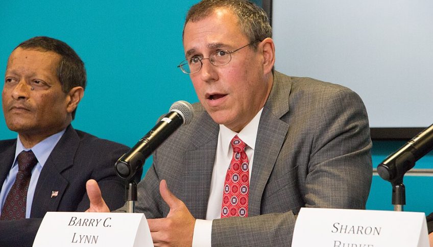 Barry C. Lynn en una intervención en 2016