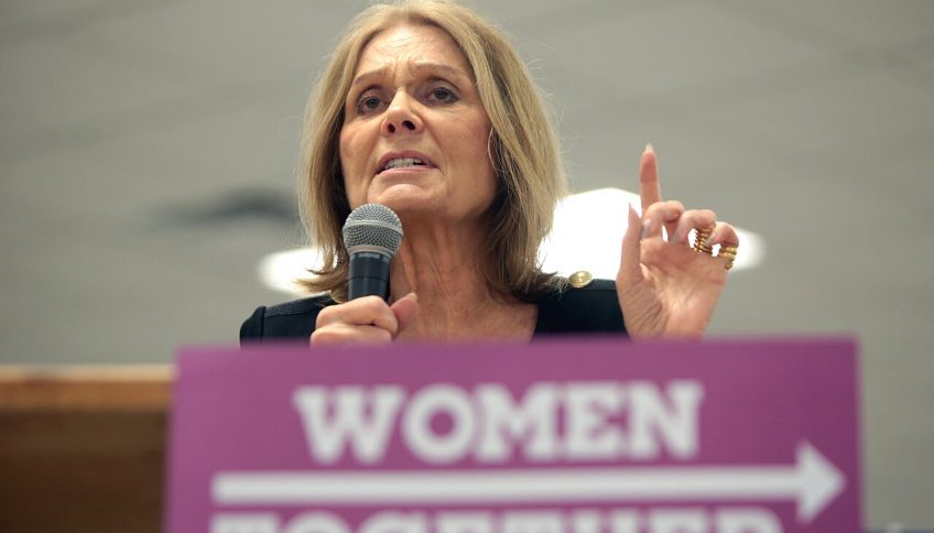 Gloria Steinem, fotografiada por Gage Skidmore en 2016, con licencia CC BY-SA 3.0, vía Wikimedia Commons