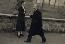 Romano Guardini, en Baviera, años 20 del siglo XX. Fotografía de Johannes Schneider. CC BY-SA 3.0. Imagen recortada a 16:9. Dominio público vía Wikimedia Commons.