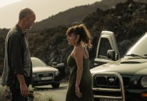 Darío Grandinetti y Candela Peña en la serie Hierro, de Movistar Plus+
