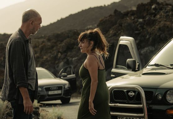 Darío Grandinetti y Candela Peña en la serie Hierro, de Movistar Plus+