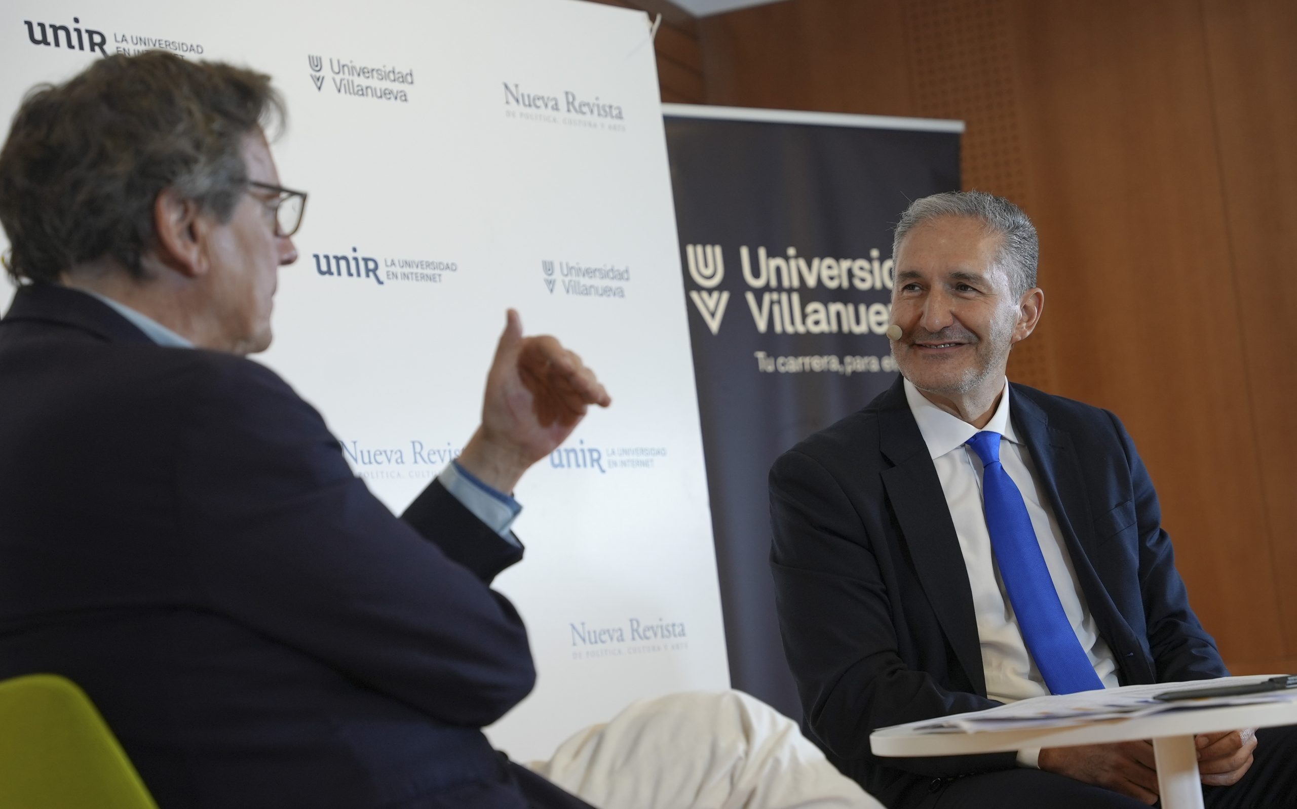 Vallespín y Cepeda (de frente) celebraron la sesión del Foro Nueva Revista en Universidad Villanueva